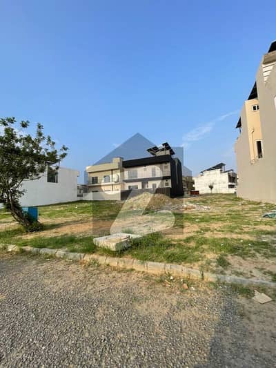 10 Marla Corner Develop Possession Plot Available For Sale in I Block of Gulberg Residencia