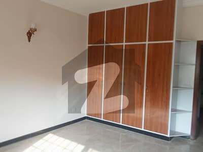 ای ۔ 11 اسلام آباد میں 9 کمروں کا 1 کنال مکان 5.5 لاکھ میں کرایہ پر دستیاب ہے۔
