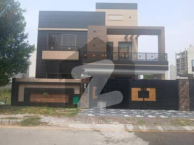 بحریہ آرچرڈ فیز 1 ۔ سینٹرل بحریہ آرچرڈ فیز 1,بحریہ آرچرڈ,لاہور میں 5 کمروں کا 10 مرلہ مکان 4.3 کروڑ میں برائے فروخت۔