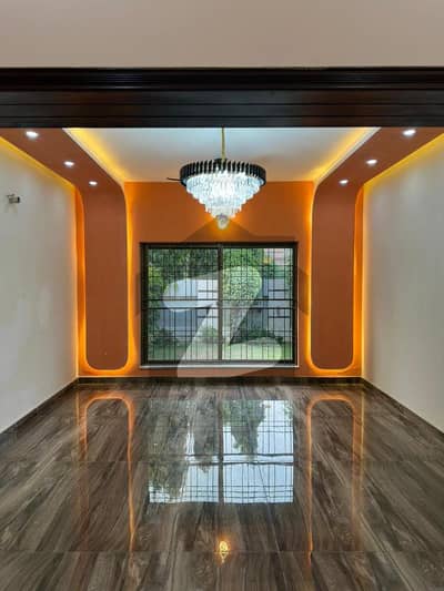 1 Kanal House For Sale In IEP / Engineers Town | 5 Beds And Baths | Huge Open Area