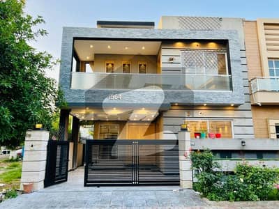 بحریہ ٹاؤن فیز 4 بحریہ ٹاؤن راولپنڈی,راولپنڈی میں 5 کمروں کا 10 مرلہ مکان 4.75 کروڑ میں برائے فروخت۔