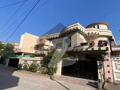 1 kanal Double story House For sale  prim location