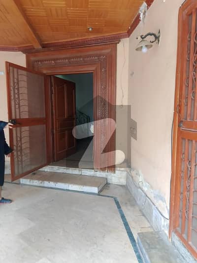 جوہر ٹاؤن فیز 2 - بلاک ایچ3 جوہر ٹاؤن فیز 2,جوہر ٹاؤن,لاہور میں 2 کمروں کا 1 کنال زیریں پورشن 1.05 لاکھ میں کرایہ پر دستیاب ہے۔