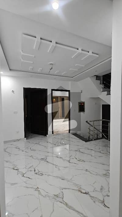 8 MARLA FOUR STORY BUILDING FOR RENT ON MAIN 150 FEET ROAD 8 MARLA FOUR STORY BUILDING FOR RENT ON MAIN 150 FEET ROAD