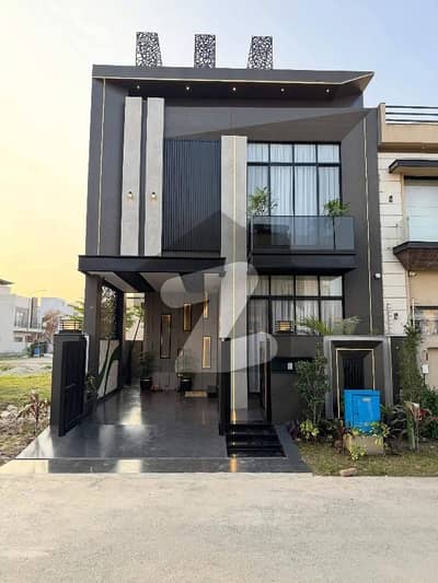 5 MARLA ULTRA MODERN LUXURY BUNGALOW SEMI FURNISHED HOUSE FOR SALE DHA 9 TOWN