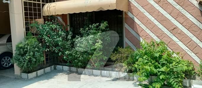 ایڈن ایوینیو ایڈن,لاہور میں 4 کمروں کا 10 مرلہ مکان 1.4 لاکھ میں کرایہ پر دستیاب ہے۔