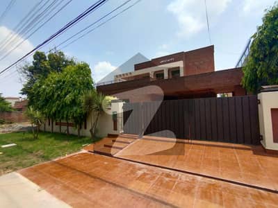 ONE KANAL BEAUTIFULL HOUSE AVALIABLE FOR RENT IN DHA DEFANCE PHASE 1