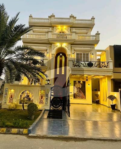 سٹی ہاؤسنگ سوسائٹی گوجرانوالہ میں 5 کمروں کا 10 مرلہ مکان 5.25 کروڑ میں برائے فروخت۔