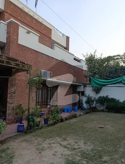 33 Marla Commercial Building Available For Rent D ground for school, college, academy,also for office used