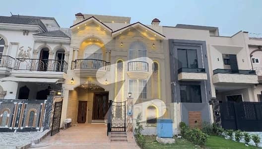 Prime Location Citi Housing Society 5 Marla House Up For sale