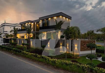 OWNER NEEDY 22 MARLA CORNER FULL BASEMENT SLIGHTLY USED JUST LIKE A BRAND ULTRA MODERN HOUSE FOR SALE IN DHA PHASE 4 NEAR TO GOLD CREST MALL.