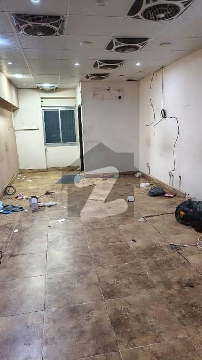 بہادر آباد گلشنِ اقبال ٹاؤن,کراچی میں 4 مرلہ Studio دفتر 1.2 لاکھ میں کرایہ پر دستیاب ہے۔