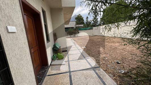 House For Rent In F8 With 5 Bedrooms Big Lawn And 10 Car Parking