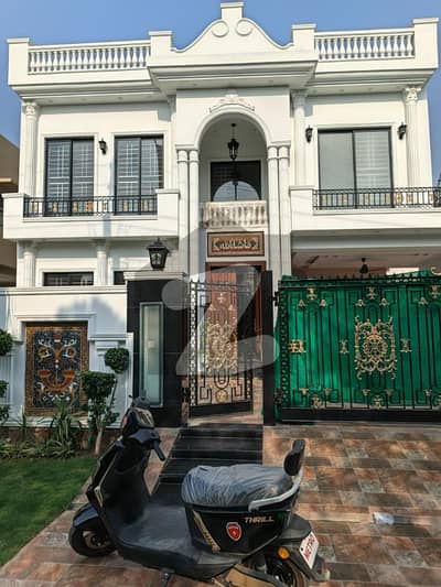 1 Kanal Luxurious House Available For Sale