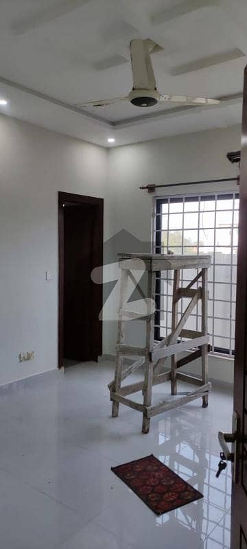 brand New 10 Marla portion available for rent in reasonable price and prime location Bahria Enclave Islamabad Man intrence man gard 2 mint draving