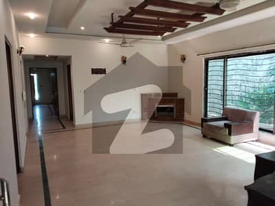 25 marla upper portion available for rent in HH block phase 4 DHA Lahore