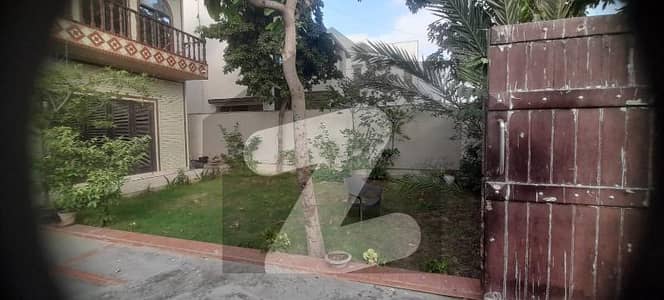 DHA PHASE 6 500 YARDS 4 BEDROOMS MAINTAINED BUNGALOW IS UP FOR URGENT SALE