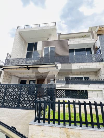 ڈی ۔ 12 اسلام آباد میں 5 کمروں کا 10 مرلہ مکان 12.75 کروڑ میں برائے فروخت۔
