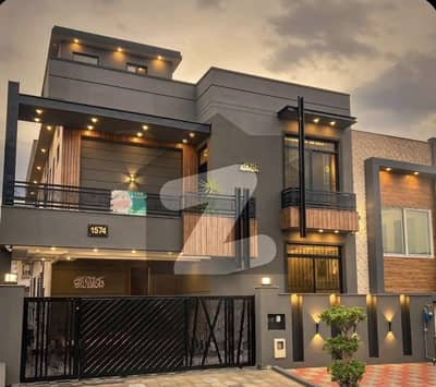 بحریہ ٹاؤن فیز 8 بحریہ ٹاؤن راولپنڈی,راولپنڈی میں 5 کمروں کا 10 مرلہ مکان 5.74 کروڑ میں برائے فروخت۔