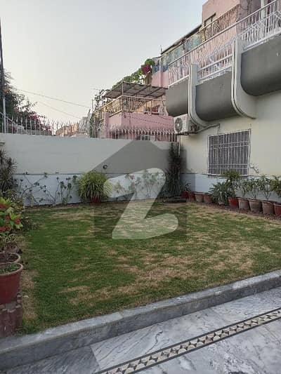 چپل سن سٹی سکیم 33,کراچی میں 6 کمروں کا 8 مرلہ مکان 3.85 کروڑ میں برائے فروخت۔