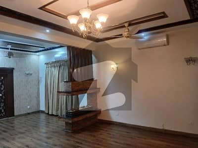 ڈی ایچ اے فیز 6 - بلاک سی فیز 6,ڈیفنس (ڈی ایچ اے),لاہور میں 5 کمروں کا 1 کنال مکان 4.75 لاکھ میں کرایہ پر دستیاب ہے۔ ڈی ایچ اے فیز 6 - بلاک سی فیز 6,ڈیفنس (ڈی ایچ اے),لاہور میں 5 کمروں کا 1 کنال مکان 4.75 لاکھ میں کرایہ پر دستیاب ہے۔