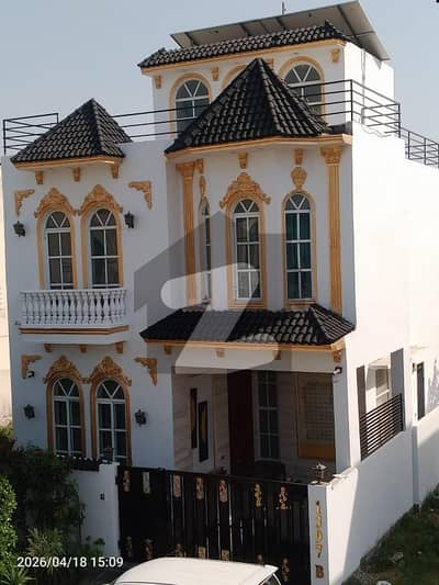 SYED BROTHERS PROUDLY OFFERS: 5 MARLA ELEGANT AND FULL BASEMENT BUNGALOW IS AVAILABLE IN THE BEST BLOCK OF DHA LAHORE.