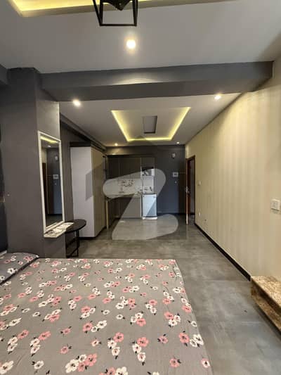 1 BED STUDIO APPARTMENT FOR RENT 370SQF ACCOMODATION INSTALLED AC FRIDGE LCD OVEN WASHINH MACHINE FULL FURNISHED FLATE LOCATED NEAR ISLAMABAD AIRPORT MOTORWAY AIRPORT PARKING LIFT 24/7 WATER 24/7. SECURITY CAMERAS SECURITY BIOMATRIC LOCK SYSTEM SA