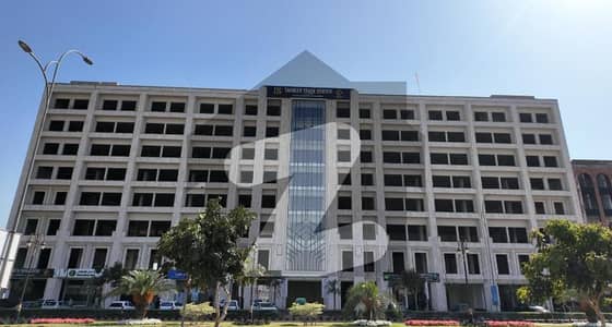 COMMERCIAL SPACE AVAILABLE FOR CORPORATE OFFICE!
