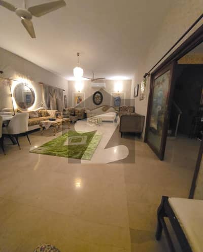 CHANCE DEAL Very Well Maintained 300 Yards Bungalow For Sale