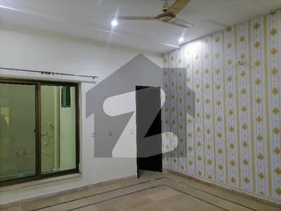 Aesthetic Prime Location House Of 6 Marla For Rent