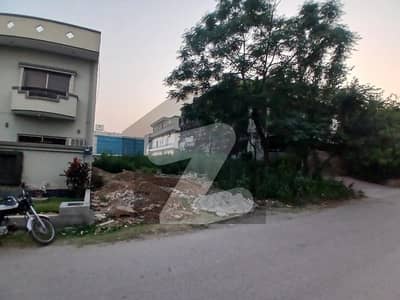 جی ۔ 13/3 جی ۔ 13,اسلام آباد میں 14 مرلہ رہائشی پلاٹ 6.9 کروڑ میں برائے فروخت۔