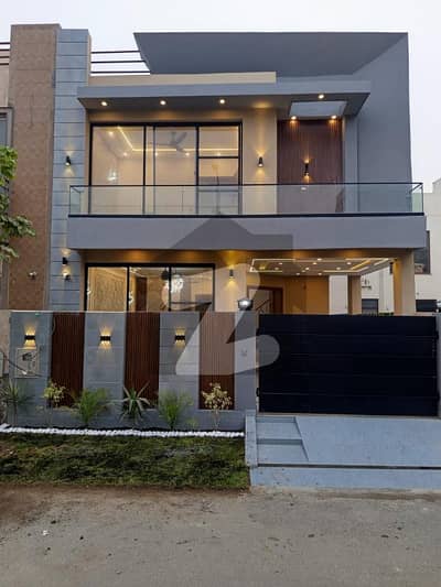 05 MARLA ELEGANT AND FULLY MAINTAINED SUPER HOT LOCATED BUNGALOW IS AVAILABLE IN THE BEST BLOCK OF DHA LAHORE.