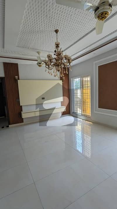9 Marla Beautiful House For Sale Near Valencia Town