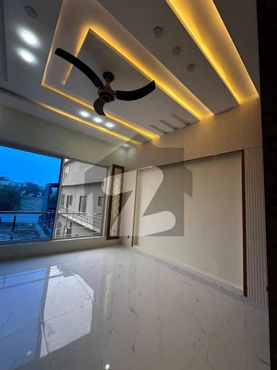 Golden Opportunity This Portion) Luxurious Spacious Designer Brand New Tile Flooring 3 Bedroom UPPER PORTION FOR RENT, + Point Servant Room Avlb & Water Boring This House Near To Islamabad Express Highway only2 Mint Dist