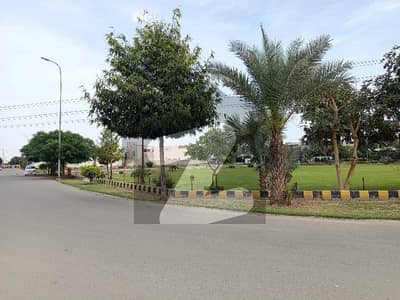 عبداللہ گارڈنز ایسٹ کینال روڈ,کینال روڈ,فیصل آباد میں 4 کنال رہائشی پلاٹ 25.5 کروڑ میں برائے فروخت۔