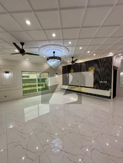 1 Kanal Prime Location Modern Luxury House For Sale