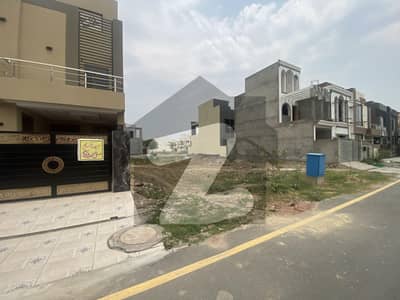No tex no transfer fee 8 marla plot