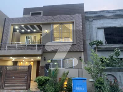 بحریہ نشیمن ۔ زِنیا بحریہ نشیمن,لاہور میں 5 کمروں کا 8 مرلہ مکان 2.2 کروڑ میں برائے فروخت۔ بحریہ نشیمن ۔ زِنیا بحریہ نشیمن,لاہور میں 5 کمروں کا 8 مرلہ مکان 2.2 کروڑ میں برائے فروخت۔