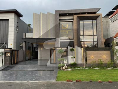 HALL IN BASEMENT + 4 BED + 45FT ROAD NEAR PARK .