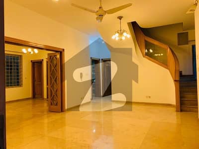 LUXURIOUS HOUSE FOR RENT IN F-8