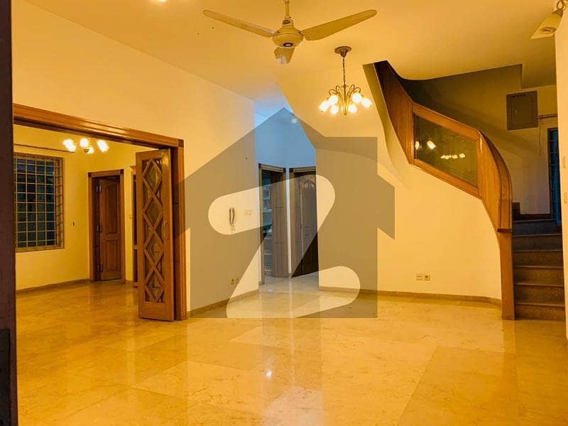 LUXURIOUS HOUSE FOR RENT IN F-8 LUXURIOUS HOUSE FOR RENT IN F-8