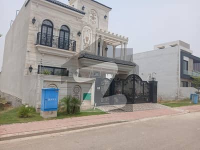 corner plot near by park most developed area of phase 4 for sale bahria orchard