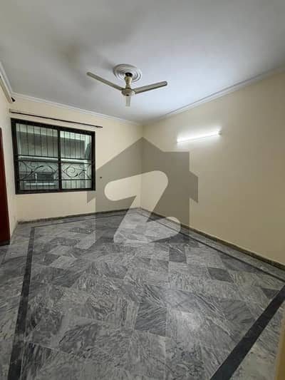 1 Kanal Very HOT LOCATION HOUSE IS AVAILABLE FOR RENT IN Wapda TOWN PHASE 1 Block D2.