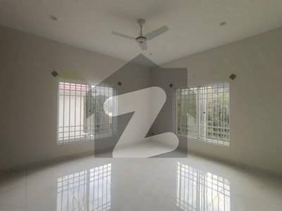 1 Kanal Ideally Situated In I-8/4