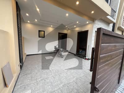 8 Marla New House For Sale