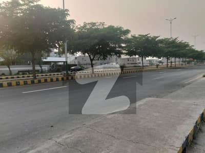 ڈی ایچ اے فیز 7 - بلاک زیڈ1 فیز 7,ڈیفنس (ڈی ایچ اے),لاہور میں 1 کنال رہائشی پلاٹ 3.25 کروڑ میں برائے فروخت۔