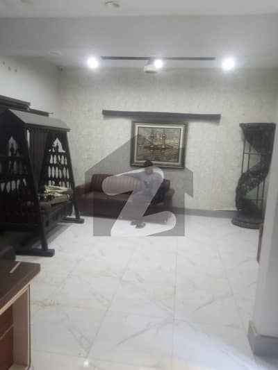 Prime Location 400 Square Yards Lower Portion In PECHS Block 2 For Sale