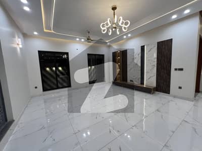 ڈی ایچ اے ڈیفینس ملتان میں 5 کمروں کا 10 مرلہ مکان 99.0 ہزار میں کرایہ پر دستیاب ہے۔