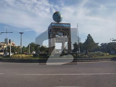 Beautiful 10 Marla plot available for sale at best location in Bahria Town Rawalpindi