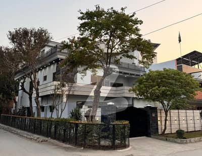 Elegant Corner House 12 Marla (40X80) For Sale